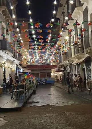 Vecchio Bastione • Unico Ambiente • •